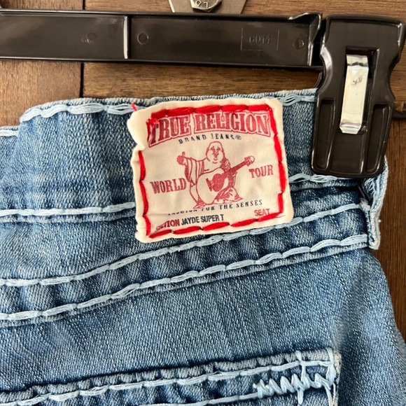 True Religion Jayde Super T Raw Hem Denim Shorts Size 27 EUC - Picture 6 of 8